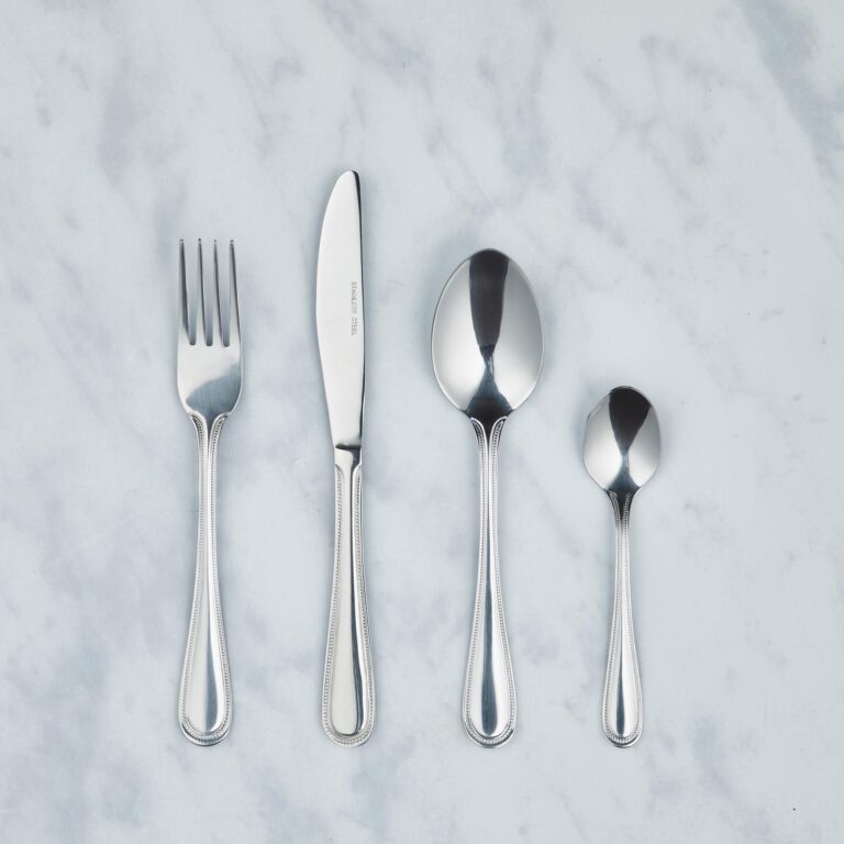 16 Piece Cutlery Set
